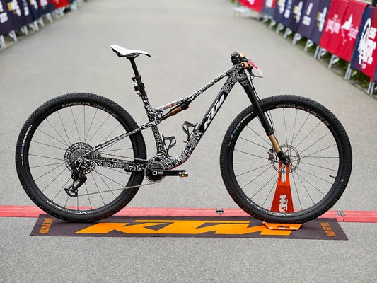 KTM presenta su primera MTB de 32" y doble suspensión