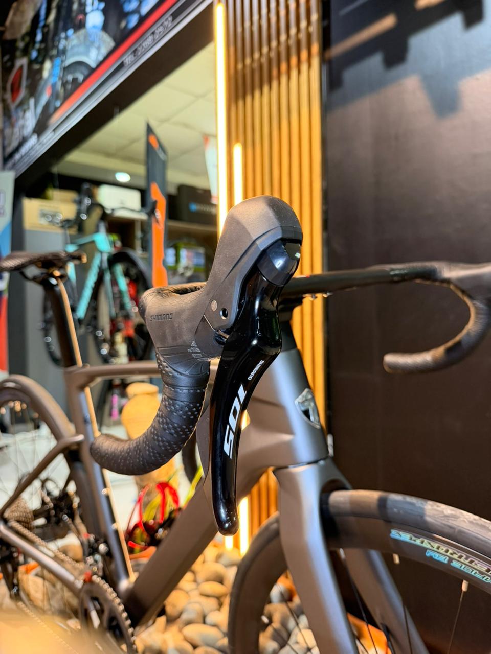 Bicicleta Twitter Cyclone PRO Carbon Shimano 105 12V.