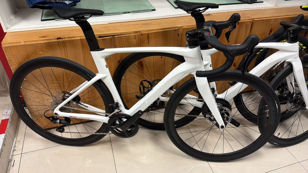 Bicicleta Twitter Cyclone PRO Carbon Shimano 105 12V.