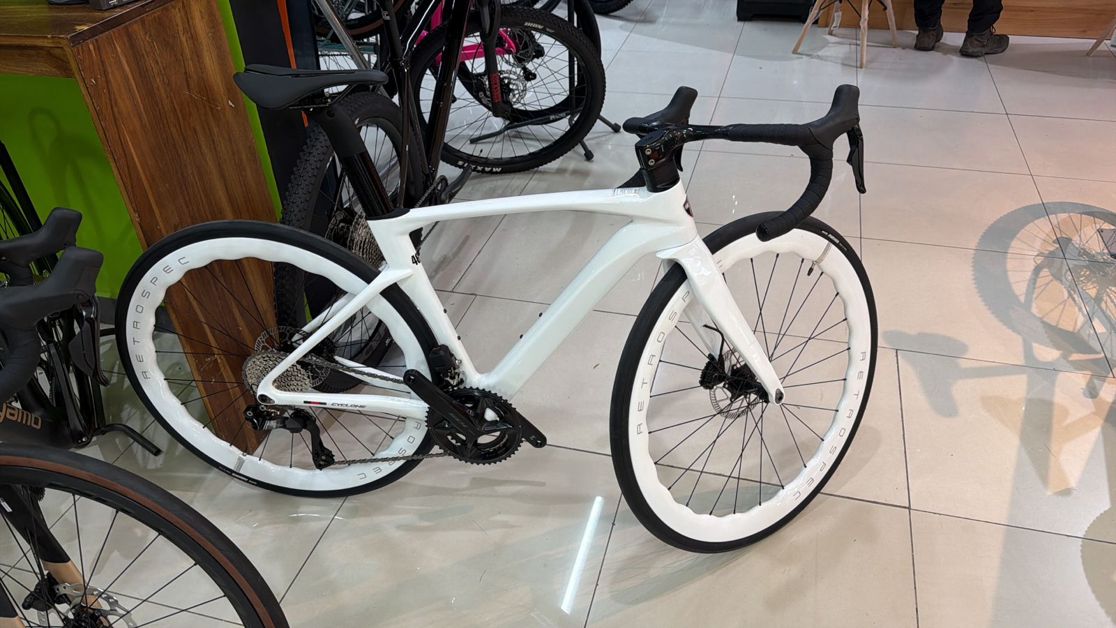 Bicicleta Twitter Cyclone PRO Carbon Shimano 105 12V.